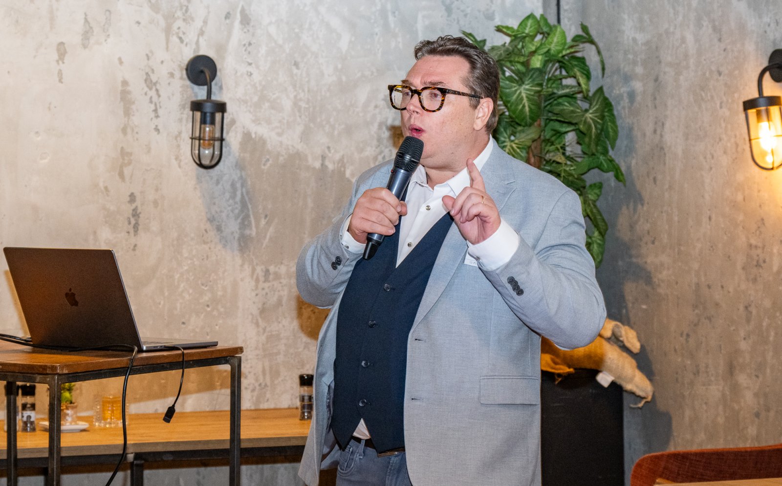 Fotoalbum - Hoe maak ik zelf met mijn GSM filmpjes?  - A12 Business Club - Evenement